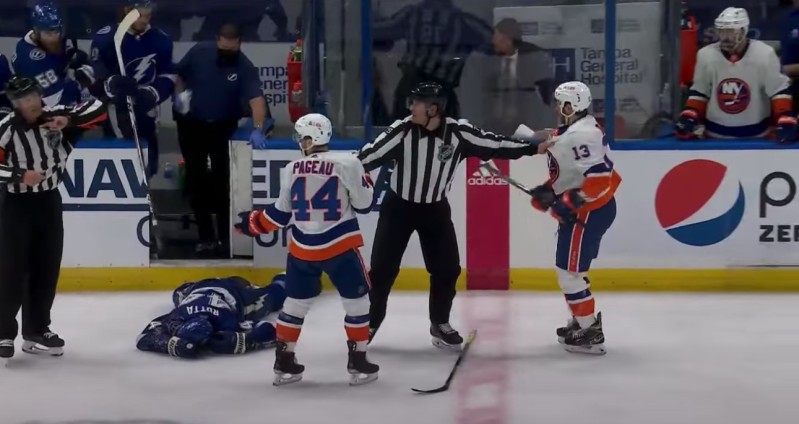 Un bien vilain geste de Mathew Barzal