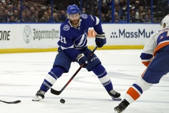 Brayden Point rejoint deux légendes avec ses performances actuelles