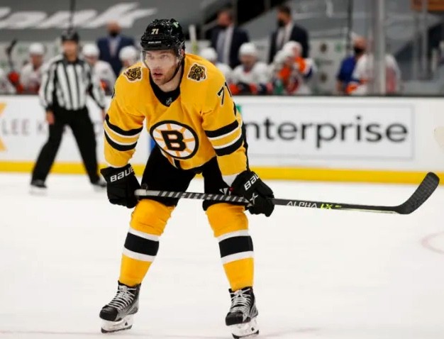 Taylor Hall devrait porter le maillot des Bruins pour plusieurs années