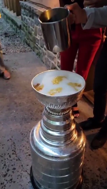 Une autre spécialité québécoise préparée à même la Coupe Stanley