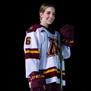 Un fort joli but entre les jambes signé Amy Potomak