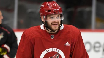 Alex Galchenyuk portera le maillot des Coyotes