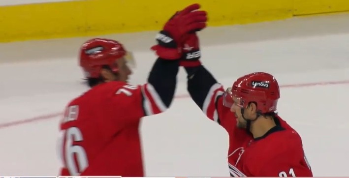 Roman Josi et Nino Niederreiter buteurs pour leur entame de saison, Gregory Hofmann et les Blue Jackets s'imposent