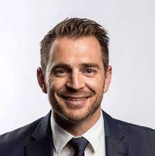 Raeto Raffainer s'exprime enfin sur les résultats du CP Berne et pourrait échanger des joueurs