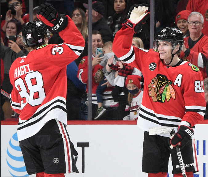 Patrick Kane s'offre un hat trick et une première victoire pour Chicago cette saison