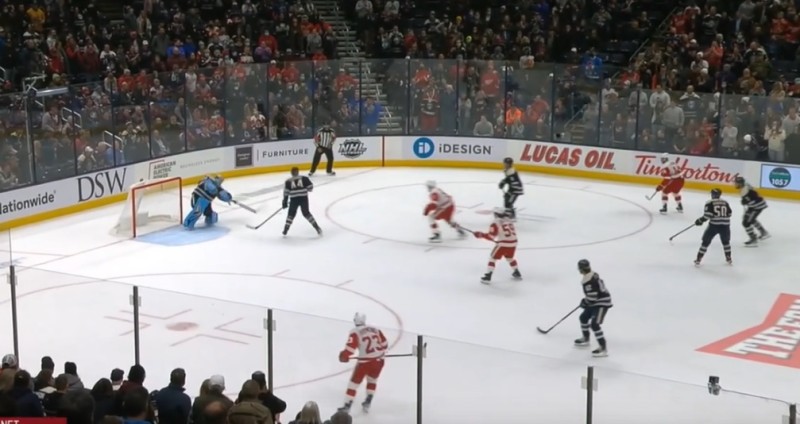 Une tentative audacieuse d'Elvis Merzlikins en toute fin de match