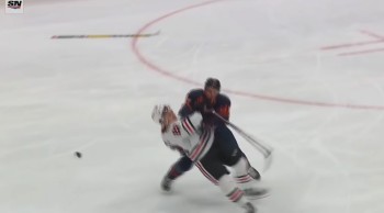 Philip Kurashev goûte à la médecine Connor McDavid