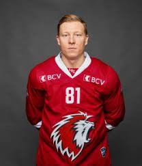 Ronalds Kenins sur la touche du côté lausannois