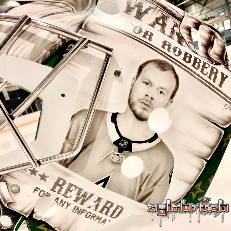 Un masque original pour Anton Khudobin