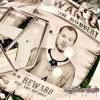 Un masque original pour Anton Khudobin