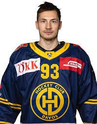 Yannick Frehner méchamment touché par un puck