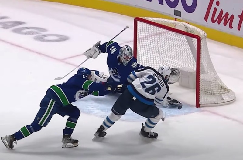 Un magnifique arrêt signé Thatcher Demko