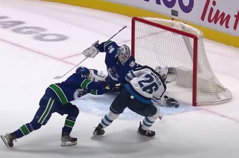 Un magnifique arrêt signé Thatcher Demko