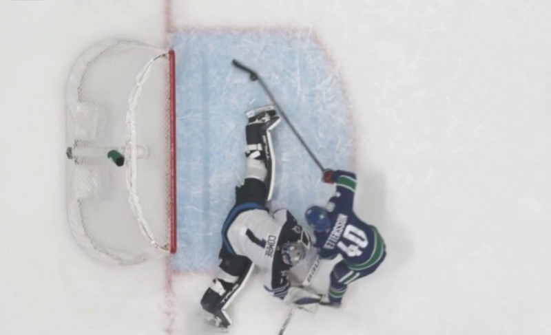 Elias Pettersson toujours aussi habile dans l'exercice du penalty