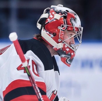 Le masque d'Akira Schmid dans les détails