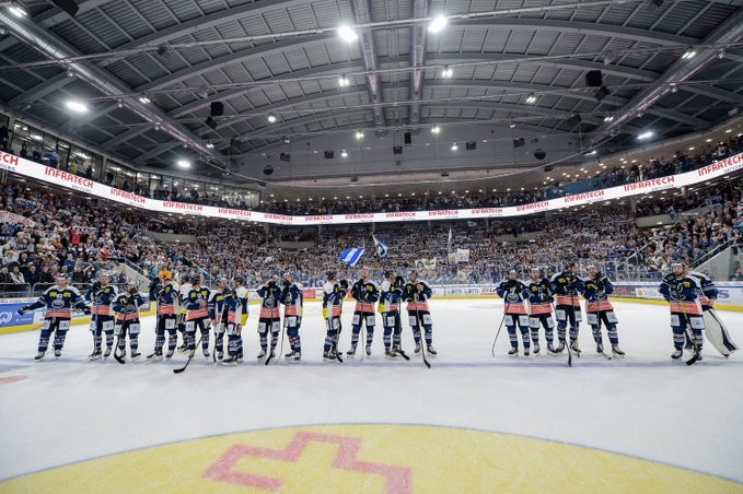 Les fans d'Ambri invités à passer un test après un cas positif dans les tribunes