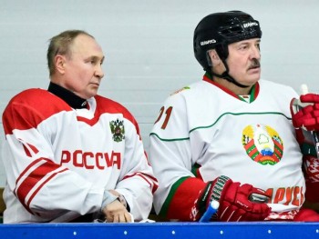Vladimir Putin et Alexander Lukashenko réunis pour un match de hockey