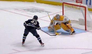 Alexander Texier marque un superbe penalty à une seule main