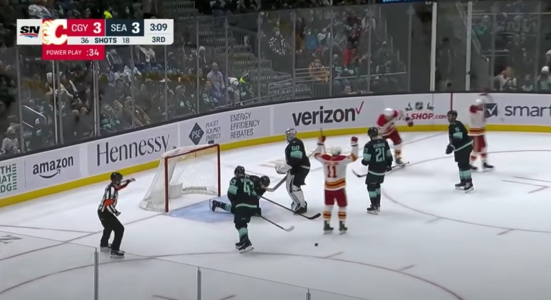 Trois buts en moins d'une minute entre les Calgary Flames et le Seattle Kraken