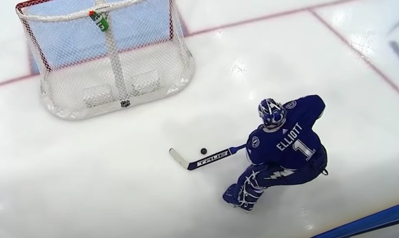 Brian Elliott commet deux fois la même bourde dans le match