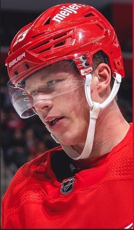 Lucas Raymond rejoint une belle liste de légendes des Red Wings, et éclipse une marque de Steve Yzerman