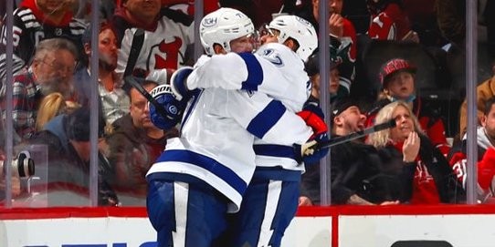 Moins de matchs pour un défenseur pour atteindre 50 points en saison