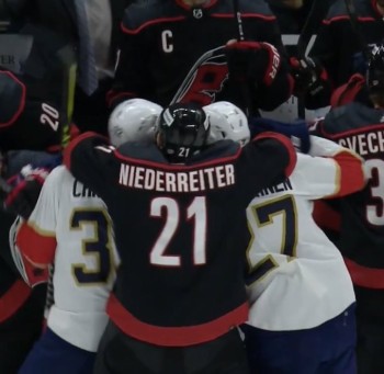 Nino Niederreiter prend soin de deux adversaires