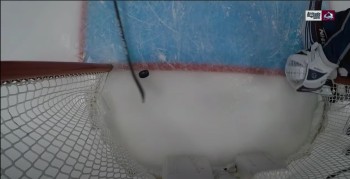 Un but refusé aux Islanders pour une question de millimètres