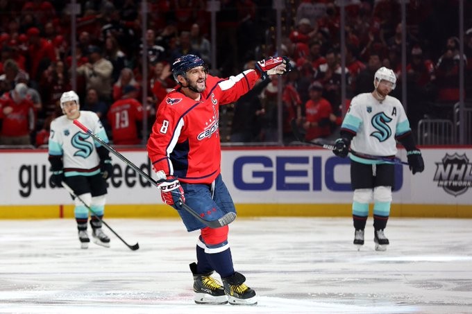 Alex Ovechkin à deux buts de la marque de Jaromir Jagr