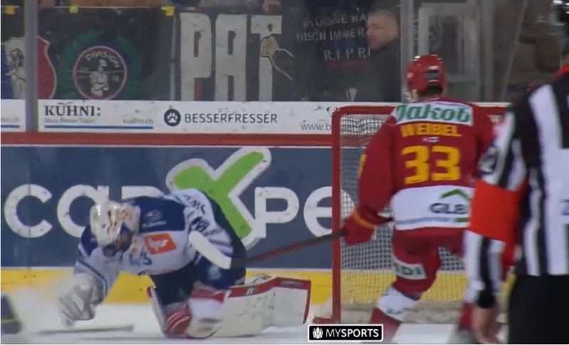 Jakub Kovar fait un arrêt peu conventionnel