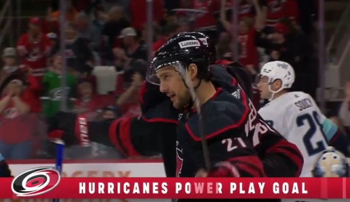 Nino Niederreiter aide les Hurricanes à battre le Kraken