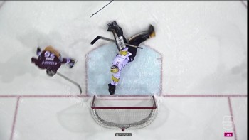 Pour le plaisir : le big save de Tim Wolf face à Winnik