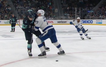 Victor Hedman et l'art de défendre sans sa crosse