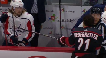 Nino Niederreiter pourrait être suspendu pour avoir frappé un joueur sur le banc