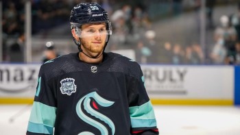 Jeremy Lauzon rejoint Roman Josi dans la défense des Predators