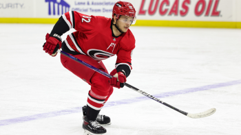 Les Hurricanes confirment le contrat de huit ans de  Jesperi Kotkaniemi