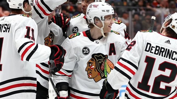 Patrick Kane signe une 14e saison avec au moins 20 buts