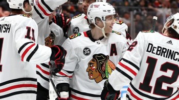 Patrick Kane signe une 14e saison avec au moins 20 buts