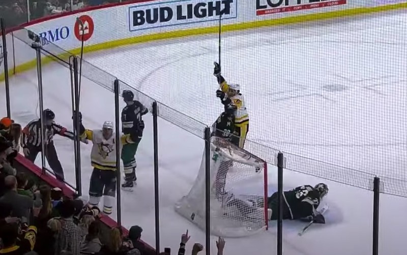 Evgeni Malkin égale une marque de Jaromir Jagr