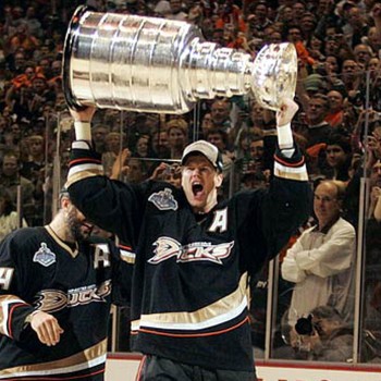 Chris Pronger met en garde face aux dangers de se retrouver ruiné malgré les millions gagnés