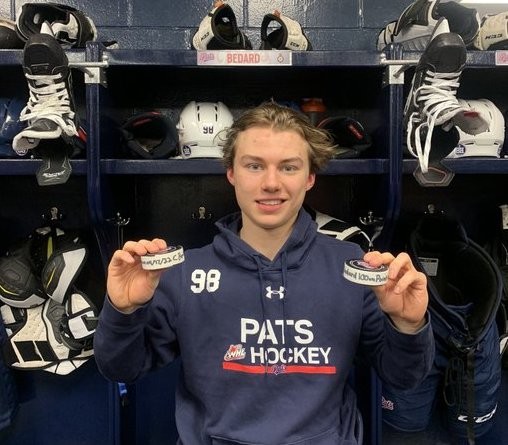 Connor Bedard atteint la marque des 50 buts et 100 points à l'âge de 16 ans