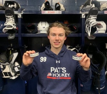 Connor Bedard atteint la marque des 50 buts et 100 points à l'âge de 16 ans