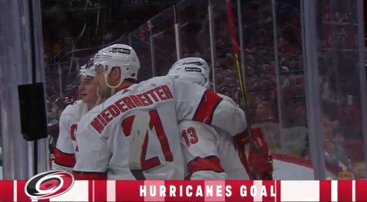 Nino Niederreiter marque dans la victoire des Hurricanes, les Devils s'imposent également