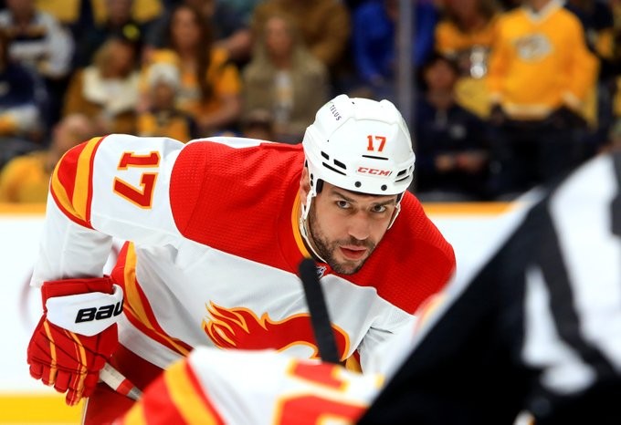 Une photo assez saisissante lors du match entre les Flames et les Preds