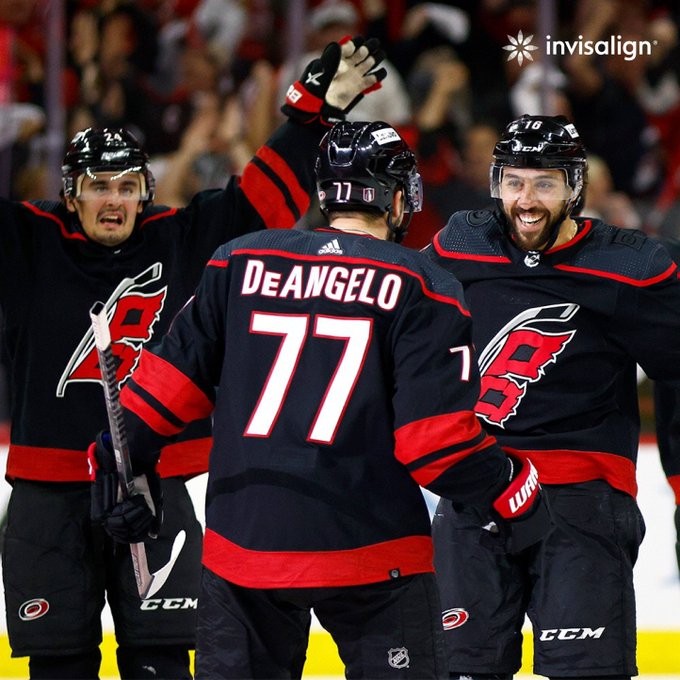 Les Hurricanes repassent devant les Bruins, les Leafs pourraient sortir le Lightning