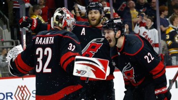 Nino Niederreiter et les Hurricanes passent l'écueil des Bruins, Toronto une nouvelle fois éliminé