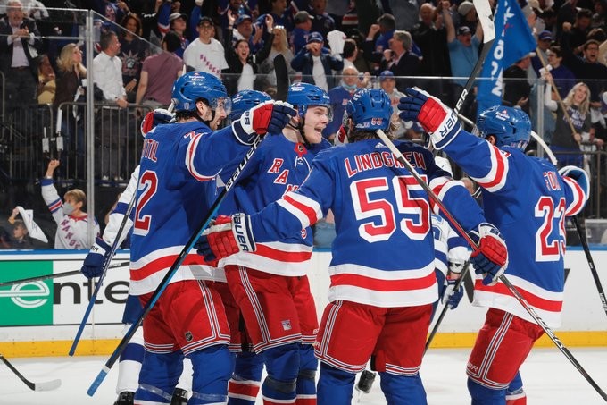Les Rangers doublent leur avance sur le Lightning