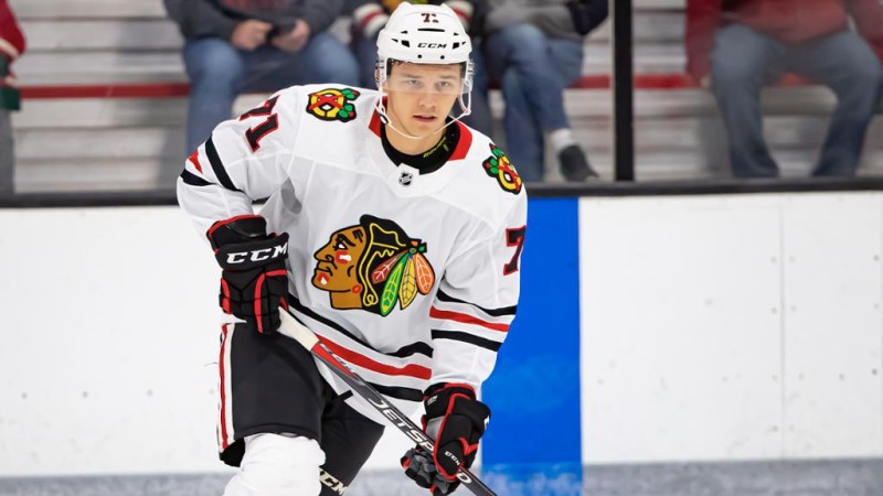 Les Blackhawks comptent encore sur Philipp Kurashev, mais plus sur Dominik Kubalík