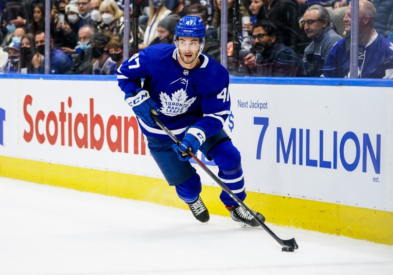 Pierre Engvall reste avec les Leafs