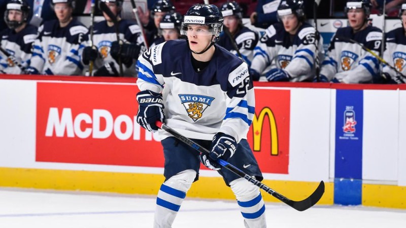 Kloten signe Arttu Ruotsalainen